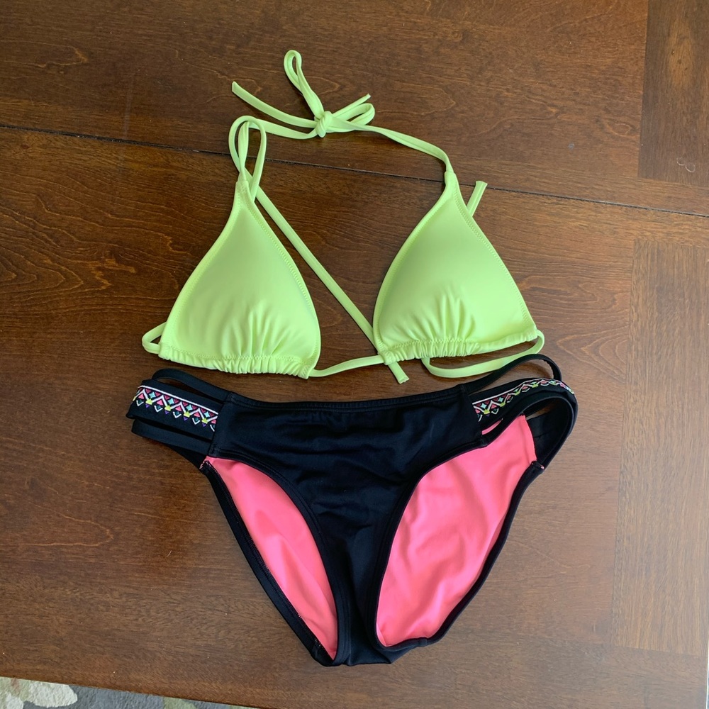 Victoria’s Secret bikini